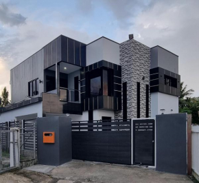 Shanis Luxurious Home